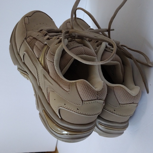Vionic Women's Walker Classic Taupe size 8.5. - Picture 7 of 12